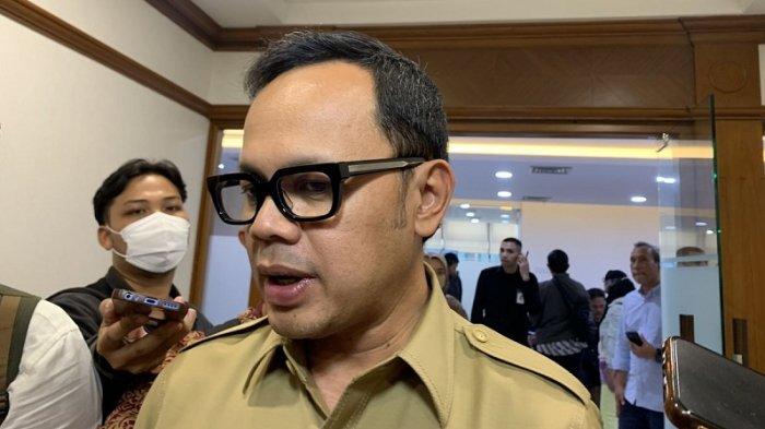 WAMENDAGRI - Wakil Menteri Dalam Negeri (Mendagri) Bima Arya saat ditemui di Kemenko Pangan, Thamrin, Jakarta Pusat, Senin (3/3/2025).