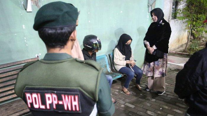 Wali Kota Banda Aceh, Illiza Sa’aduddin Djamal dan tim pada Rabu (16/4/2025) dini hari mengamankan pasangan non muhrim di sebuah penginapan di kawasan Lambaro Skep.