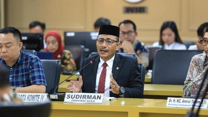 Anggota Komite IV DPD RI asal Aceh, H. Sudirman atau Haji Uma dalam rapat kerja dengan Kementerian Koperasi dan Usaha Kecil Menengah (UKM) Republik Indonesia di Gedung DPD RI, kompleks Parlemen Senayan, Jakarta, Selasa (2/4/2024).