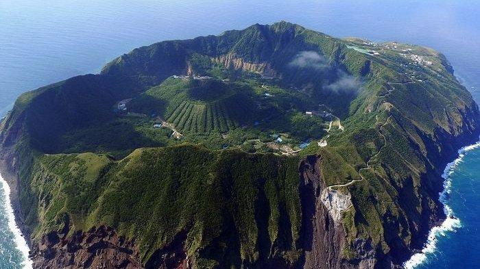 Aogashima, Laut Filipina.