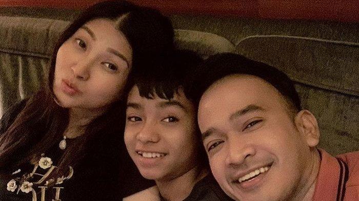Betrand Peto hanya minum teh manis sejak bayi, Ruben Onsu dan Sarwendah rela siapkan kulkas khusus demi penuhi kebutuhan ASI Betrand Peto.