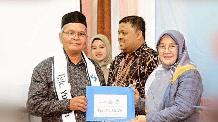 Lulusan Pertama, BKKBN Aceh Wisuda 20 Lansia di Aceh Besar