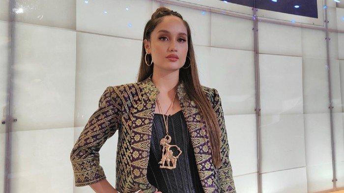 Cinta Laura