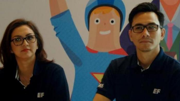 Donna Agnesia dan Darius Sinathriya