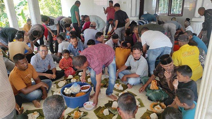 Masyarakat Gampong Kayee Jatoe, Mukim Teupin Raya, Kecamatan Glumpang Tiga Kabupaten Pidie melakukan peringatan maulid, Minggu (6/10/2024).