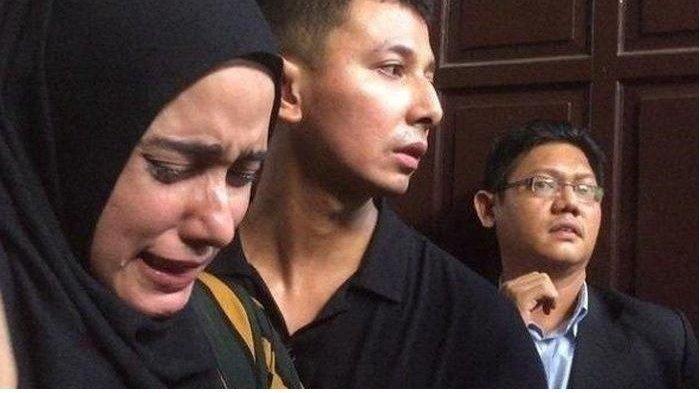 Fairuz A Rafiq dan suami.