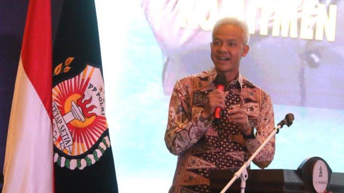 Ganjar Bebastugaskan Kepala Sekolah yang Tarik Pungli ke Siswa