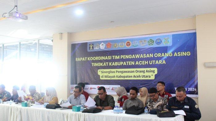 Imigrasi Lhokseumawe mengundang seluruh anggota Tim Pengawasan Orang Asing (TIMPORA) tingkat Aceh Utara dalam rapat yang digelar di Hotel Winton, kota Lhokseumawe, Kamis (13/6/2024).