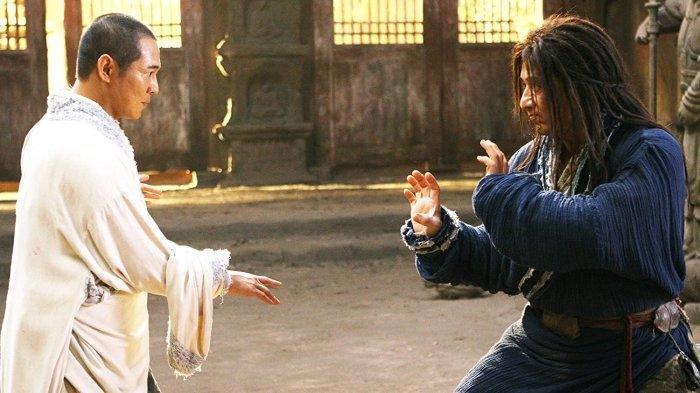 Aksi Jackie Chan dan Jet Li dalam film The Forbidden Kingdom