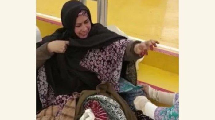Seorang jemaah haji asal Makassar viral di media sosial karena memakai 15 lapis pakaian demi membawakan oleh-oleh untuk kerabatnya di kampung halaman.