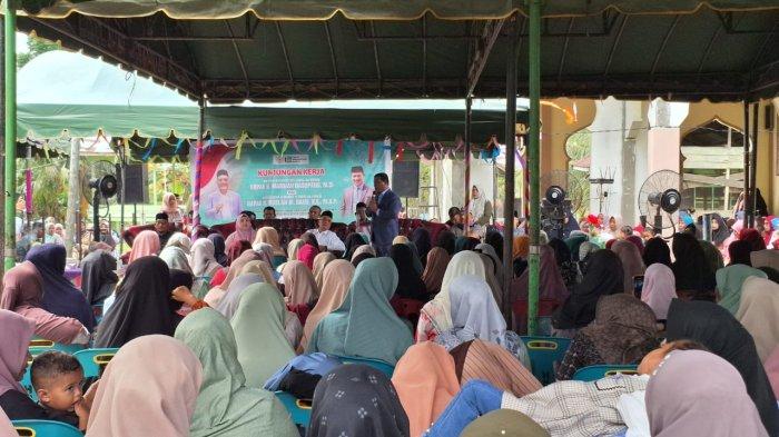 Ketua Komisi VIII DPR RI Marwan Dasopang saat kunjungan kerja (kunker) bersama Anggota Komisi V DPR RI, H Ruslan Daud (HRD), di Desa Beunyot, Kecamatan Juli, Bireuen, Sabtu (23/11/2024).