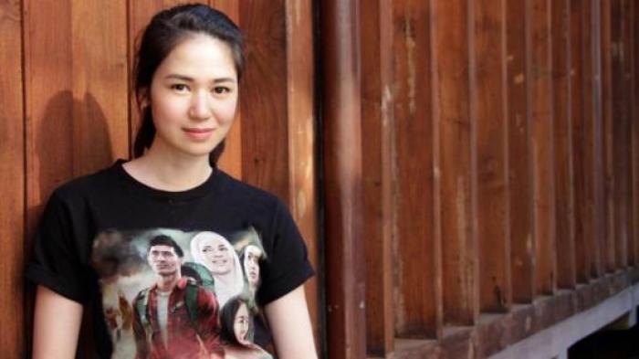 Artis peran dan model Laura Basuki difoto di sela kunjungannya untuk promosi film Haji Backpacker, di Bentara Budaya Jakarta, Senin (22/9/2014). Film produksi Falcon Pictures yang disutradarai oleh Danial Rifki ini akan tayang perdana di bioskop mulai 2 Oktober 2014. KOMPAS IMAGES/DINO OKTAVIANO