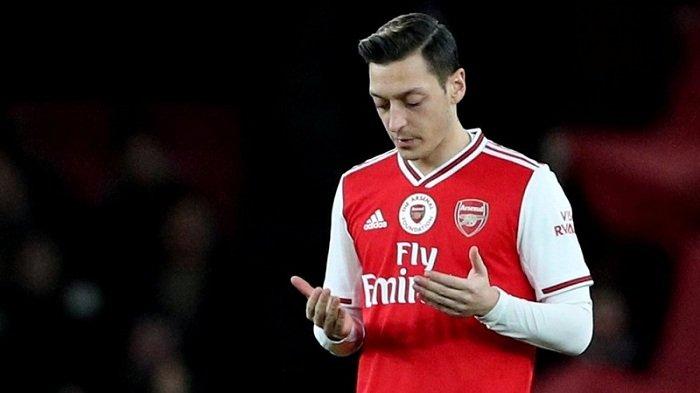 Mesut Ozil Berdoa