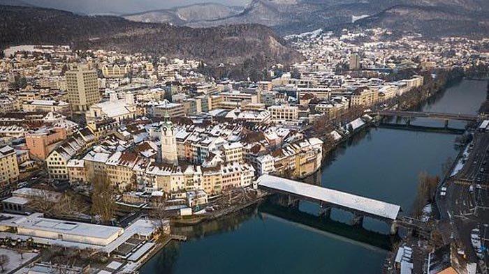 Ventilasi yang rusak tersebut pada area bagian biji kakao panggang di pabrik, Olten, antara Zurich dan Basel.