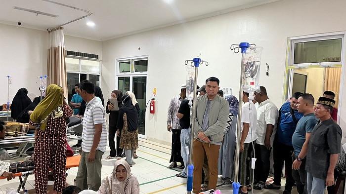 Para nelayan yang selamat dari kapal KM. Bahagia Jaya 01 dibawa ke IDG RSUD Zubir Mahmud, tersorot juga Kapolres Aceh Timur meninjau langsung ke RS kondisi para nelayan, Selasa (22/7/2025) malam sekitar pukul 22.30 WIB.