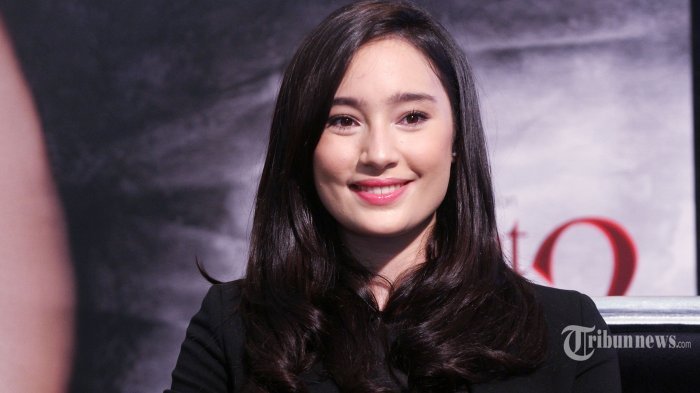 Pemain film Tatjana Saphira saat ditemui pada acara peluncuran teaser sekuel film Ayat Ayat Cinta 2 di Senayan City, Jakarta Pusat, Jumat (7/7/2017). Tatjana Saphira memerankan tokoh Hulya pada film tersebut. Tribunnews/Jeprima