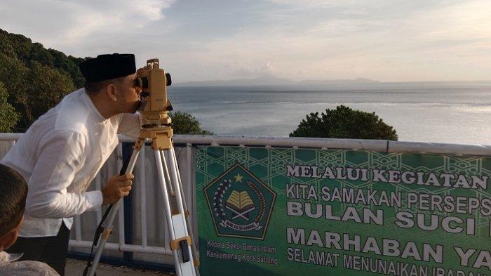 Tim Falakiyah Kanwil Kemenag Aceh melakukan sidang itsbat Rukyatul Hilal yang dipusatkan di Tugu KM Nol Sabang, Rabu (22/3/2023).