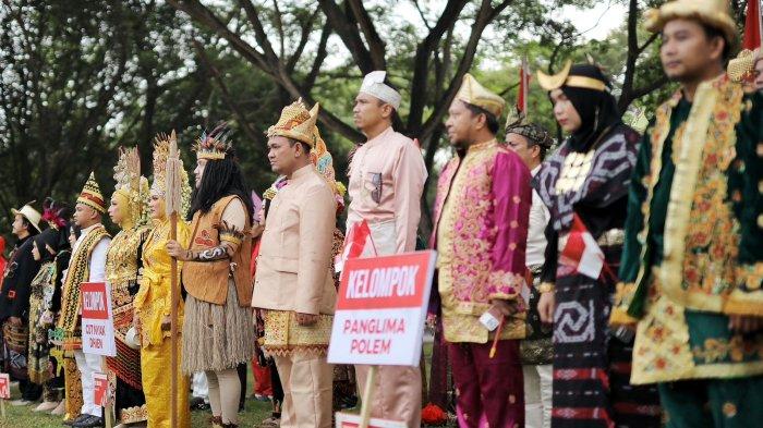 PT PIM Rayakan Kemerdekaan ke-79 dengan Pakaian Adat Nusantara