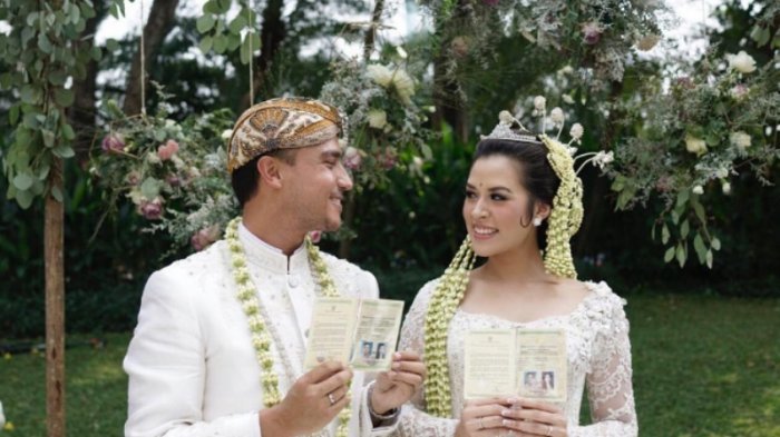 Pasangan penyanyi Raisa Andriana dan presenter sekaligus aktor Hamish Daud resmi menikah di Ayana Midplaza Hotel, Karet Tengsim, Jakarta Pusat, Minggu (3/9/2017).