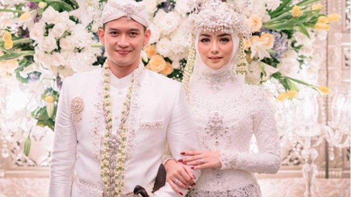 Rezky Adhitya dan Citra Kirana resmi menjadi pasangan suami istri. Akad nikah dan resepsi keduanya di helat di Bandung, Jawa Barat, Minggu (1/12/2019) (Instagram Citra Kirana)