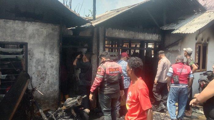 Satu rumah di Desa Cut Mamplam, Kecamatan Muara Dua, Kota Lhokseumawe, Minggu (1/6/2025) sekitar pukul 12.00 WIB terbakar. Pemilik rumah, Roswati harus dibopong untuk keluar dari kebakaran itu.
