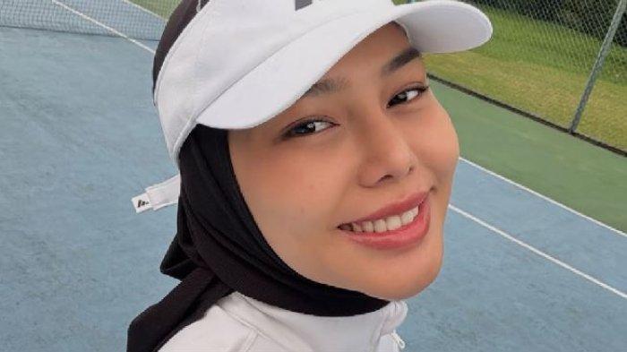 Nama selebgram Dara Arafah kembali menjadi sorotan publik, bukan karena kontennya yang menghibur, melainkan akibat insiden serius terkait kebocoran data pribadi hingga riwayat medisnya, Rabu (9/7/2025).
