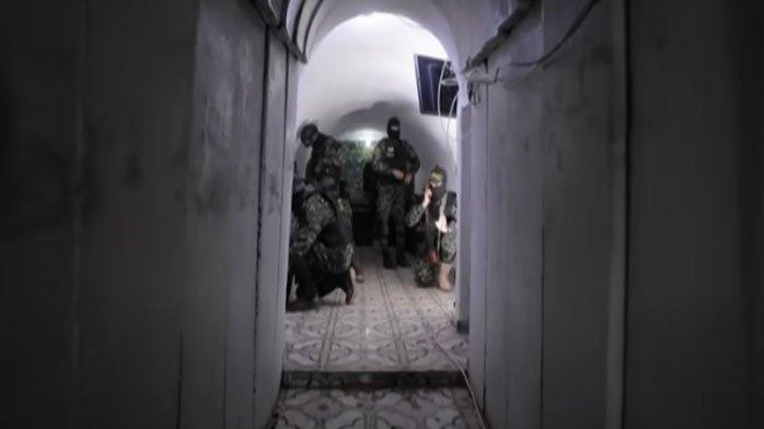 Kelompok Islam Palestina memiliki berbagai jenis terowongan yang membentang di bawah garis pantai berpasir seluas 360 km persegi.