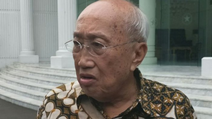 Ketua Tim Ahli Wakil Presiden, Sofjan Wanandi ketika ditemui di Kantor Wakil Presiden RI, Jalan Medan Merdeka Utara, Jakarta, Rabu (4/7/2018).(KOMPAS.com/ MOH NADLIR)
