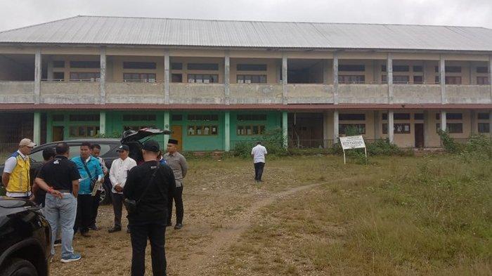 TURUN KE SUBULUSSALAM - Tim Balai PUPR Provinsi Aceh turun ke Subulussalam, Jumat (11/4/2025). Tim Balai PUPR Aceh ini merupakan turun mewakili Kementerian Pekerjaan Umum dan Perumahan Rakyat Republik Indonesia, melakukan peninjauan lokasi pembangunan Sekolah Rakyat di Desa Buloh Dori, Kecamatan Simpang Kiri, Kota Subulussalam.