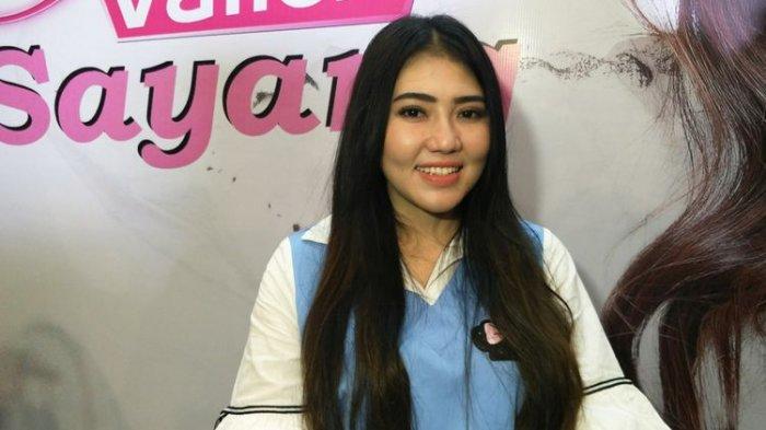 Penyanyi dangdut Via Vallen.