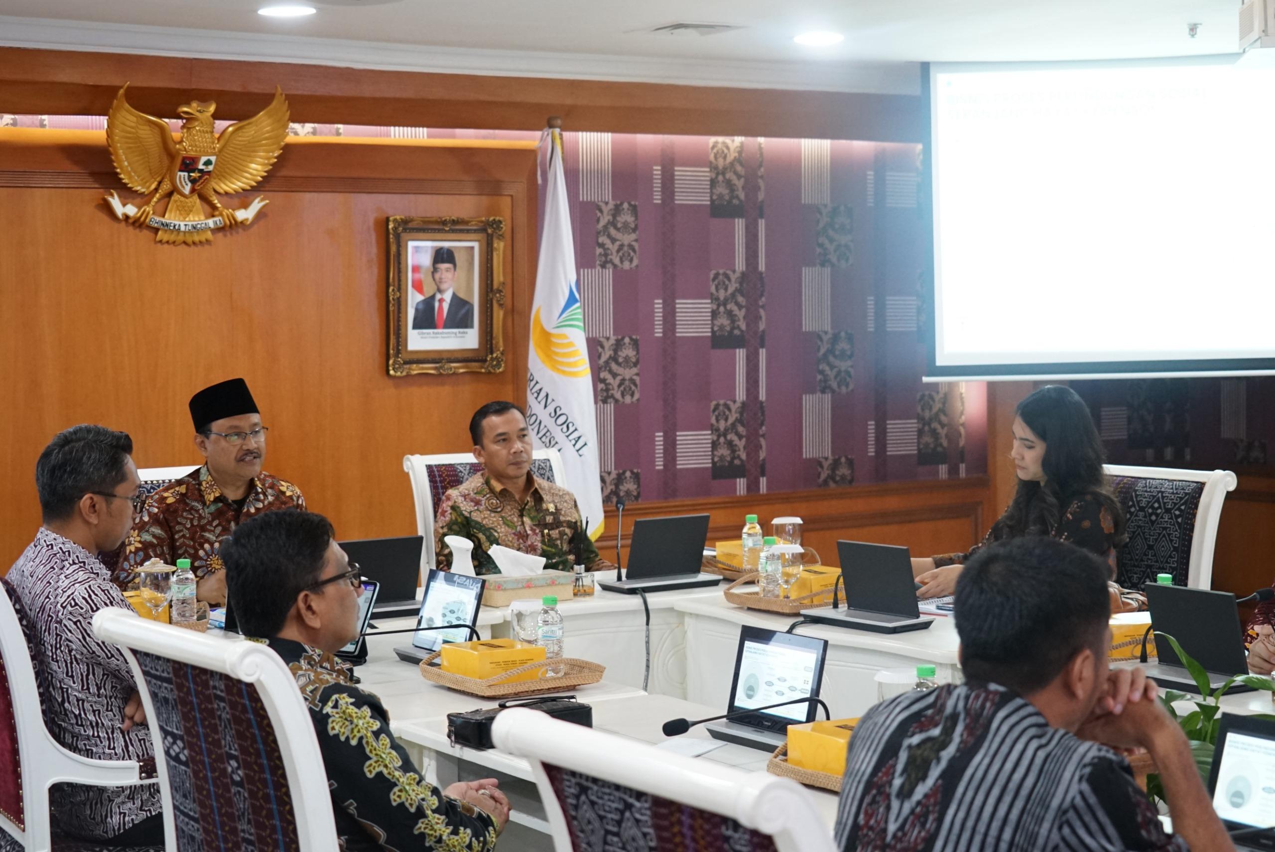 Kemendukbangga/BKKBN Menteri Kependudukan dan Pembangunan Keluarga/Kepala BKKBN, Wihaji, dan Menteri Sosial, Saifullah Yusuf, sepakat bersinergi dalam mewujudkan Satu Data dan menyinergikan program-program yang telah di susun.