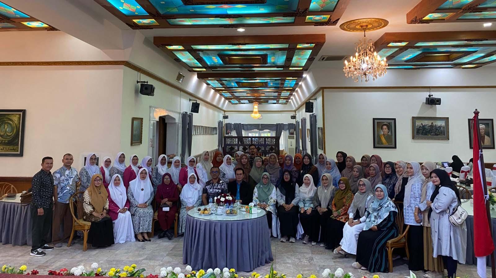 Direktur Bina Akses Pelayanan KB, BKKBN RI, dr. H. Zamhir Setiawan, M.Epid, didampingi Kepala Perwakilan BKKBN Provinsi Aceh, Safrina Salim, SKM. Mkes, dan rombongan disambut hangat jajaran Pemerintah Kabupaten Aceh Utara saat melakukan kunjungan kerja di wilayah tersebut.