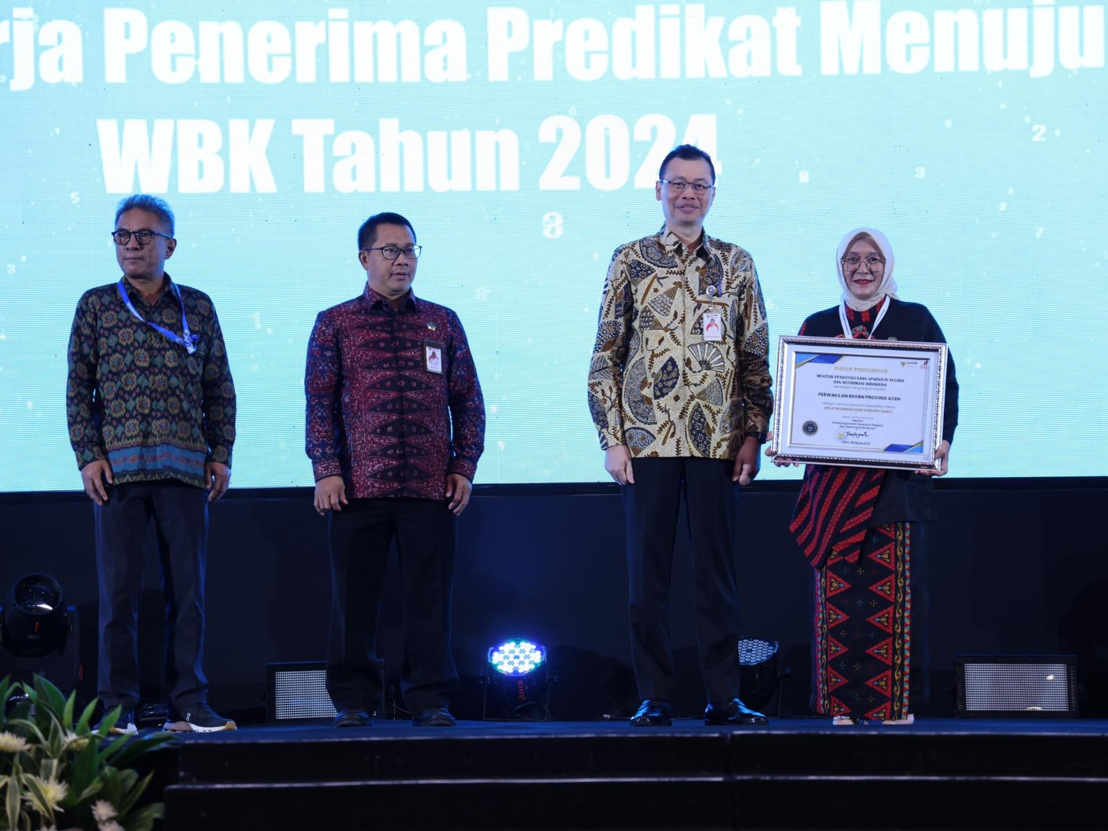 Perwakilan BKKBN Provinsi Aceh meraih predikat Zona Integritas Wilayah Bebas Korupsi (ZIWBK) dari Kementerian Pendayagunaan Aparatur Negara dan Reformasi Birokrasi (Kemenpan RB) RI. Penghargaan ini diterima langsung oleh Kepala Perwakilan BKKBN Aceh, Safrina Salim, SKM, M.Kes, Rabu (11/12/2024)