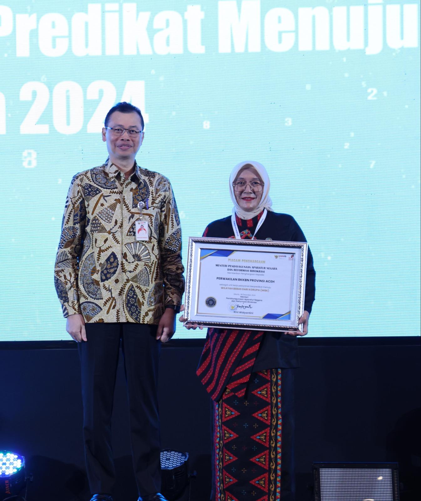 Perwakilan BKKBN Provinsi Aceh meraih predikat Zona Integritas Wilayah Bebas Korupsi (ZIWBK) dari Kementerian Pendayagunaan Aparatur Negara dan Reformasi Birokrasi (Kemenpan RB) RI. Penghargaan ini diterima langsung oleh Kepala Perwakilan BKKBN Aceh, Safrina Salim, SKM, M.Kes, Rabu (11/12/2024)