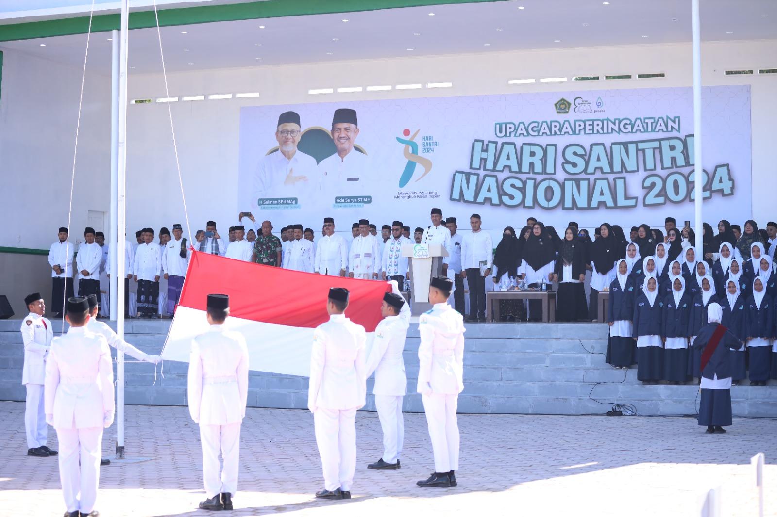 apel peringatan Hari Santri Nasional tingkat Kota Banda Aceh yang digelar di kompleks Mahad Daarut Tahfizh Al Ikhlas (MDTI), Villa Gardenia Ajun, Selasa (22/10/2024).