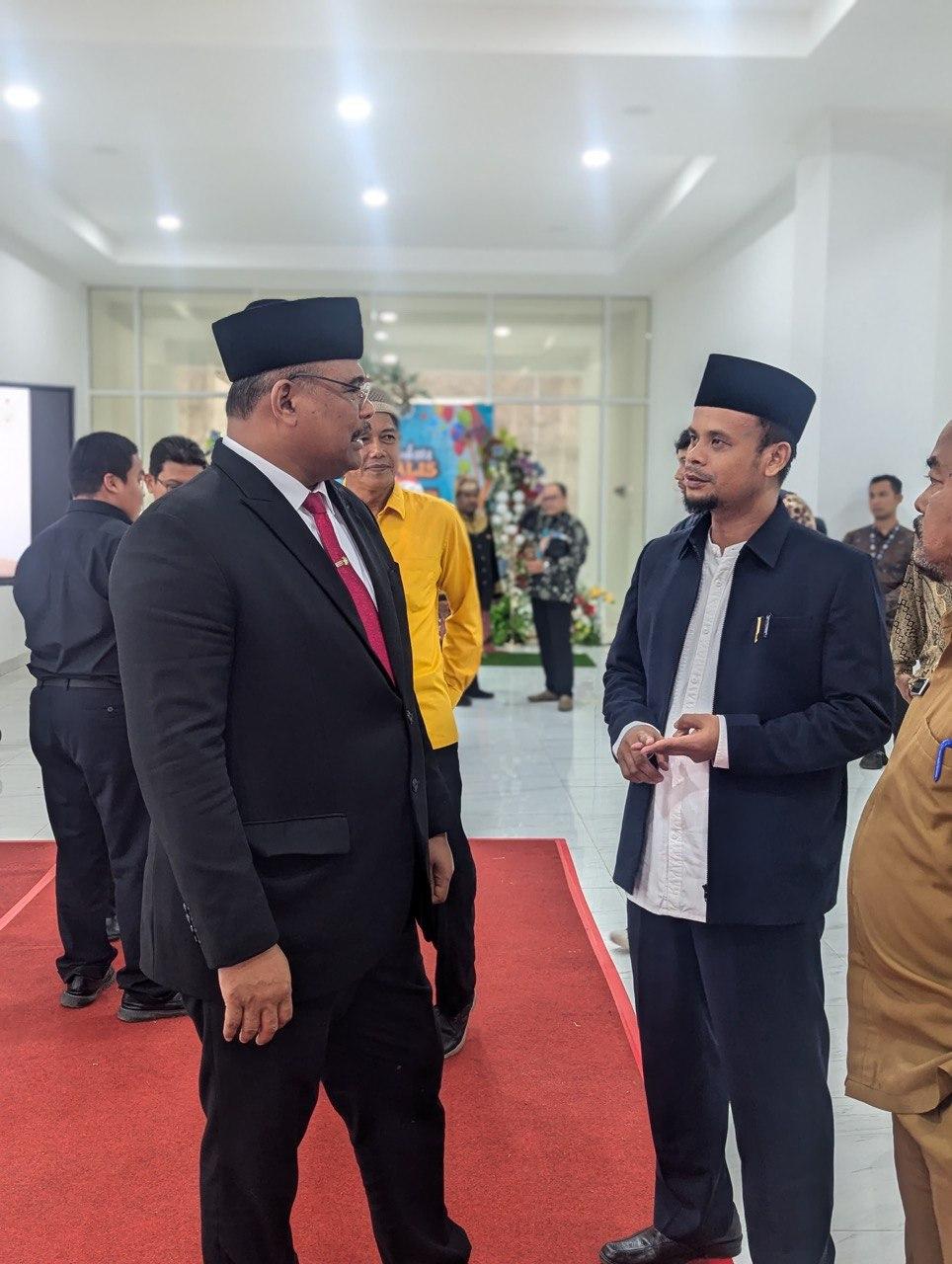 mpinan Muamalat Solidarity Boarding School (MSBS) Ust. Gunawan Indra menemui (Pj) Aceh Bapak Syafrizal, ZA disela-sela kunjungannya ke Jantho, Aceh Besar dalam rangka Dies Natalis ISBI ke 10, di Aula ISBI Aceh, Selasa (8/10/2024).