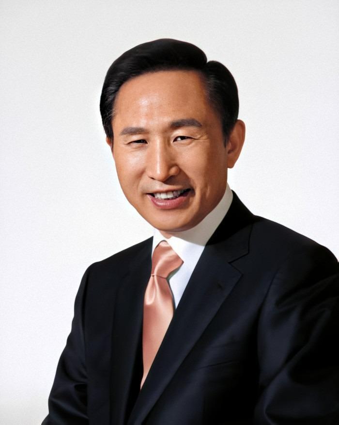 Potret Resmi Lee Myung-bak, Presiden ke-17 Republik Korea (president.go.kr)