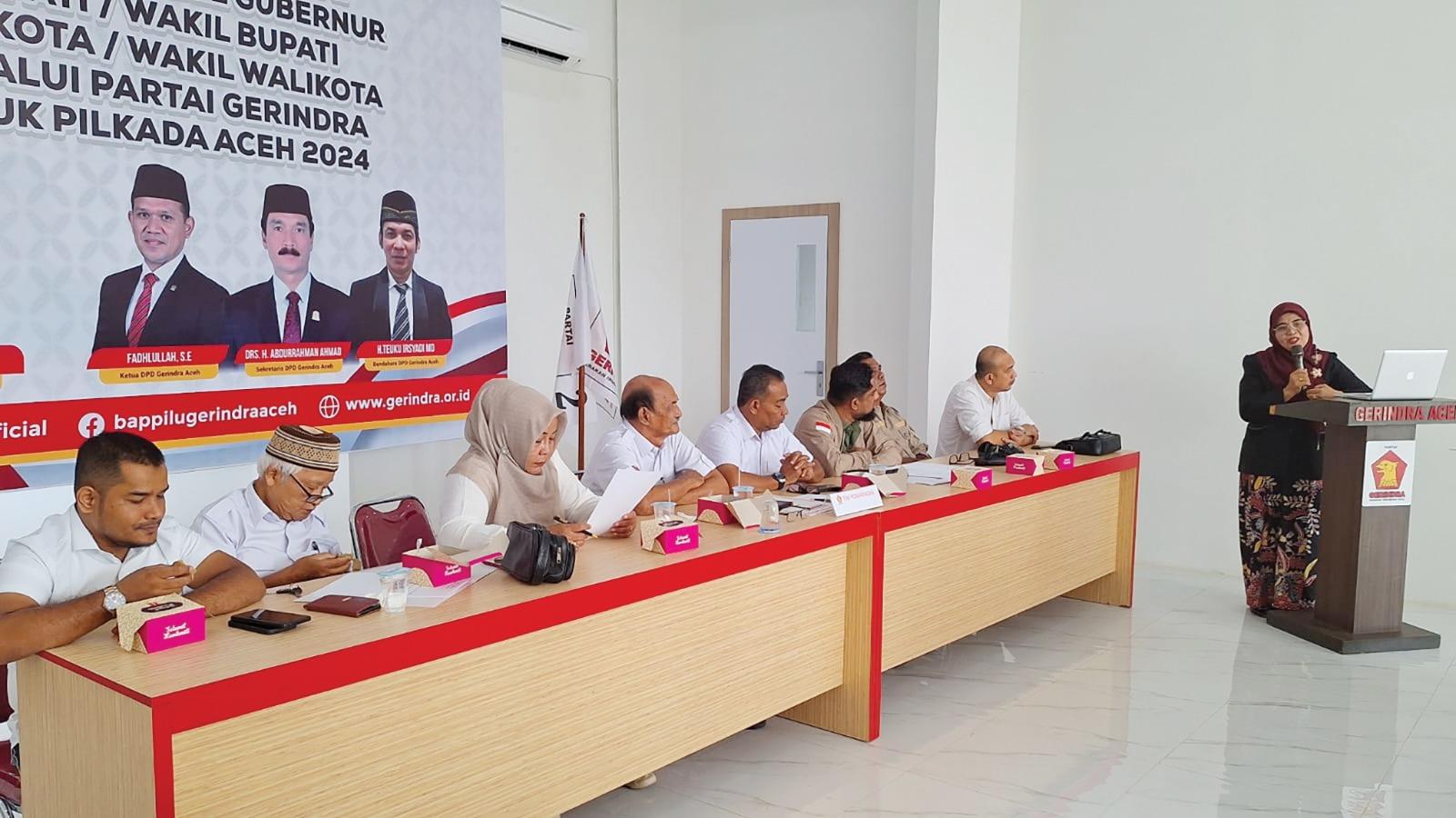 PAPAR VISI MISI - Bakal calon Bupati Simeulue Hj Suwarni Abubakar SKM MPH sedang memapar visi misinya di Kantor DPD Partai Gerindra Aceh pada Rabu (8/5/2024)