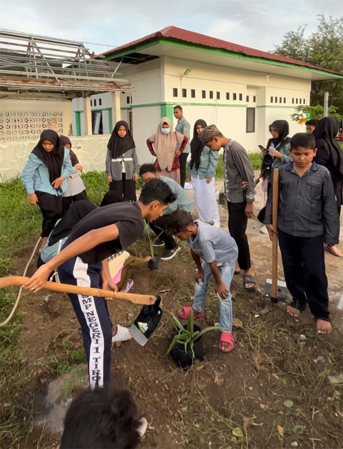 Edukasi dan Penanaman Tanaman Obat Keluarga (TOGA) Di Rumoh Seujahtera Aneuk Nanggro (RSAN) Aceh