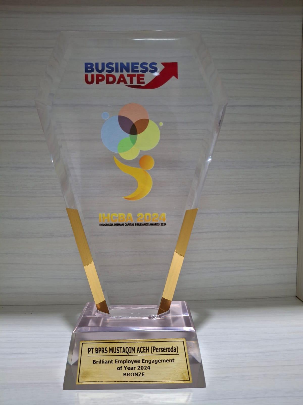 Penghargaan yang diraih oleh Bank Mustaqim Aceh ialah Predikat Bronze dalam kategori “Brilliant Employee Engagement of Year 2024”