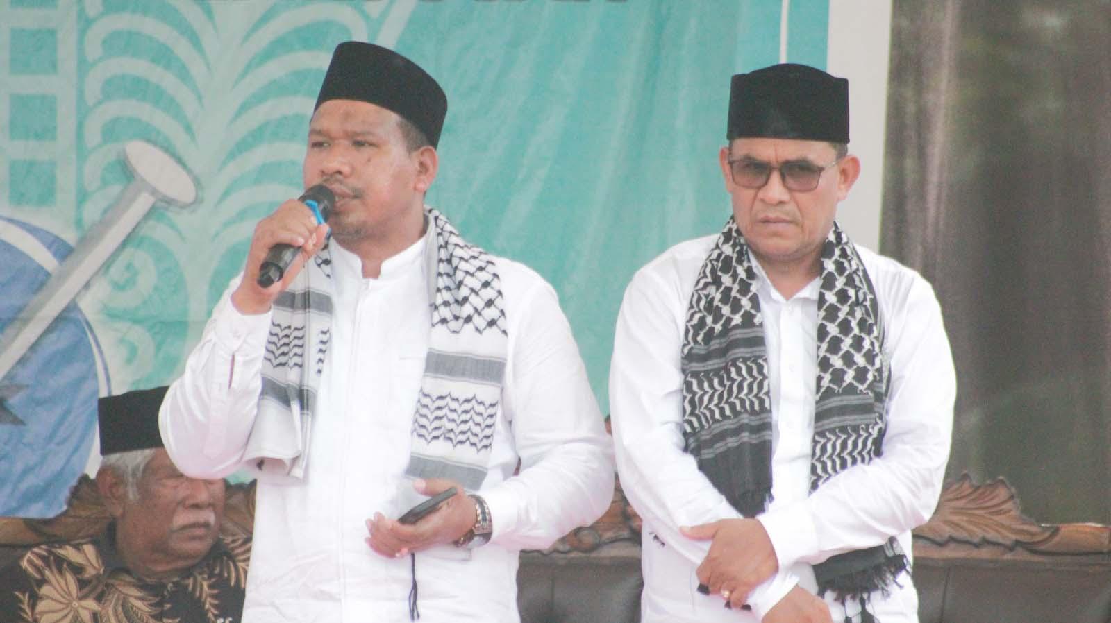 Calon Bupati dan Wakil Bupati Aceh Timur Sulaiman (Tole) dan Abdul Hamid (Apong), saat debat kandidat di Aula Dishub Aceh Timur, Selasa (12/11/2024).