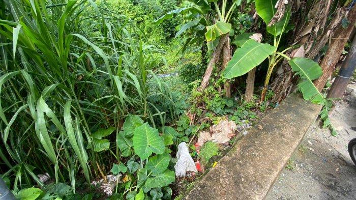 AMBON: Tampak sampah dibuang sembarangan.