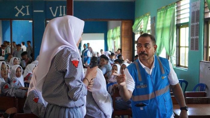 PLN: General Manager PLN Unit Induk Wilayah Maluku dan Maluku Utara (UIW MMU), Awat Tuhuloula mengajak Putra-putri daerah untuk mengikuti seleksi pendaftaran mahasiswa baru Institut Teknologi PLN (ITPLN).