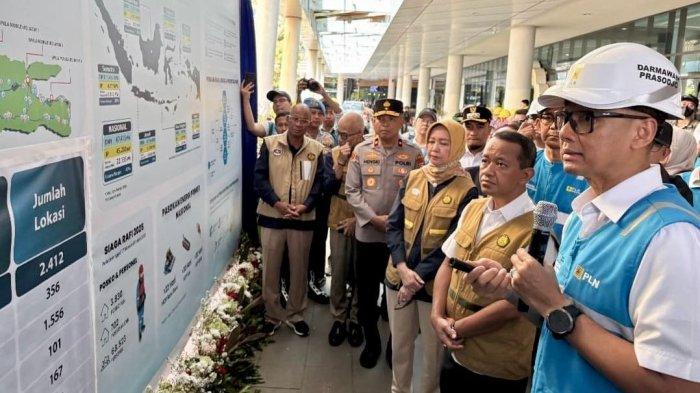 PLN -- Menteri Energi dan Sumber Daya Mineral (ESDM) Bahlil Lahadalia melakukan inspeksi ke Stasiun Pengisian kendaraan listrik umum (SPKLU) yang ada di Pelabuhan Merak, Banten menyambut Hari Raya Idulfitri 1446 H, pada Kamis (13/3).