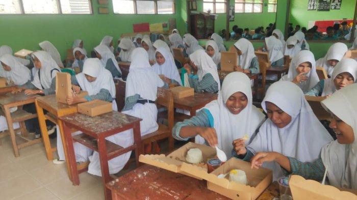 BPPMHKP KKP melalui BPPMHKP Ambon melaksanakan Kegiatan Pembagian MBG sebanyak 1.000 paket dalam rangka Hari Ikan Nasional ke 11