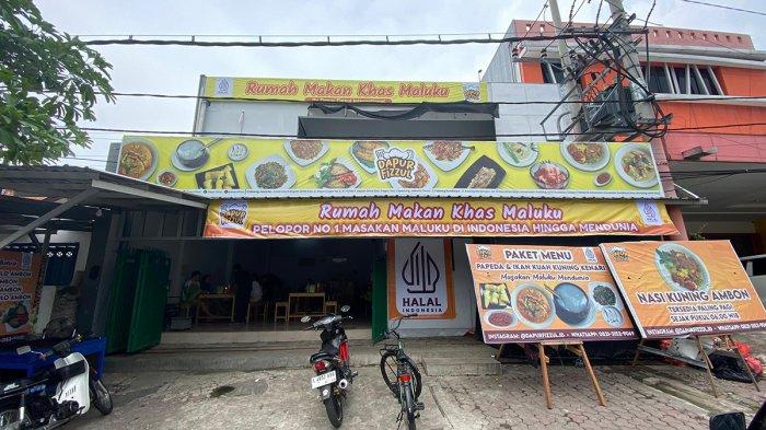 Warung Dapur Fizzul di Jalan Karangmenjangan Nomor 15, Kota Surabaya, Jawa Timur.