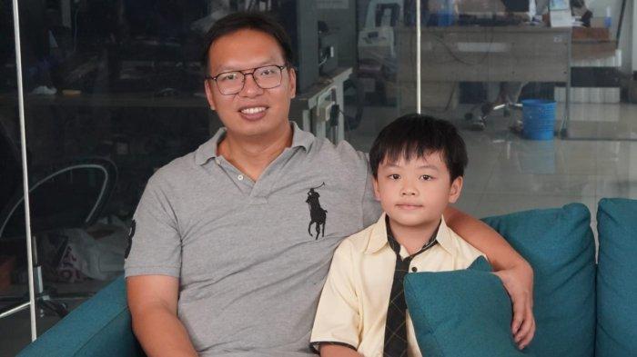 Dominic Shanahan dan ayahnya h