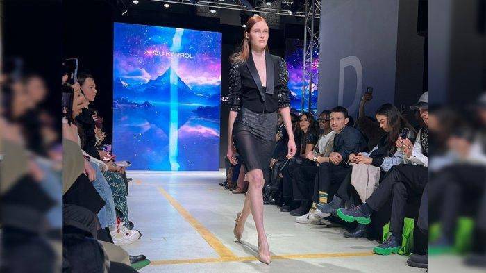 Busana rancangan Arzu Kaprol dalam Brics Fashion Summit Moskow