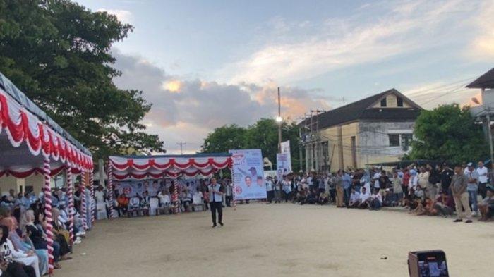Ratusan warga hadir padati kampanye Pasangan calon Gubernur Maluku nomor urut 3, Hendrik Lewerissa dan Abdullah Vanath, di lapangan Waihaong, Kota Ambon, Senin (14/10/2024).