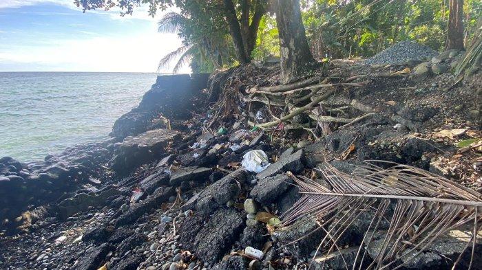 Ambruk Talud kompleks Air Kodok, Negeri Hatu, Leihitu Barat, Maluku Tengah, warga hanya berbaiki secara swadaya, Kamis (2/1/2024).